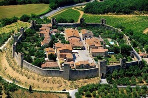 Private Transfer: Civitavecchia Port to Monteriggioni and vice versa