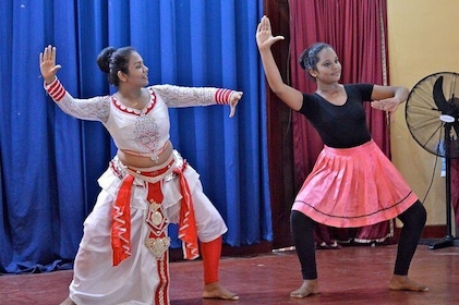  Sri Lankan Drum & Dance Lesson