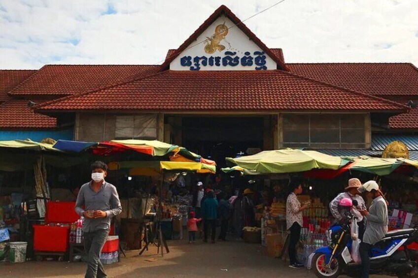 2.5hrs Phsa Leu Thom Tmey Local Day Market Tour