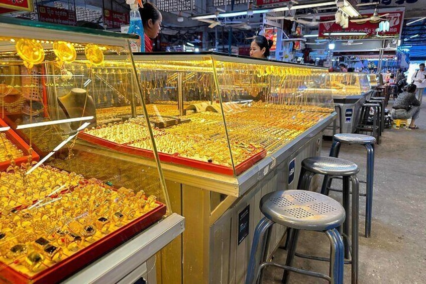 ( Free eSim) 2.5hrs Phsa Leu Thom Tmey Local Day Market Tour