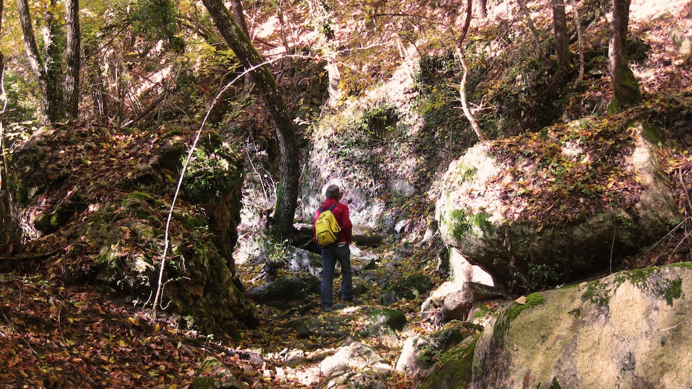 hiking between boulders in Italy