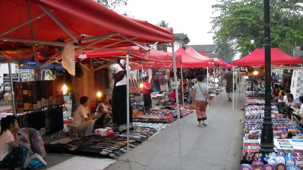 An outdoor market in Laung Prabang