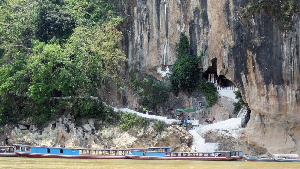 Entrance to the Pak Ou caves
