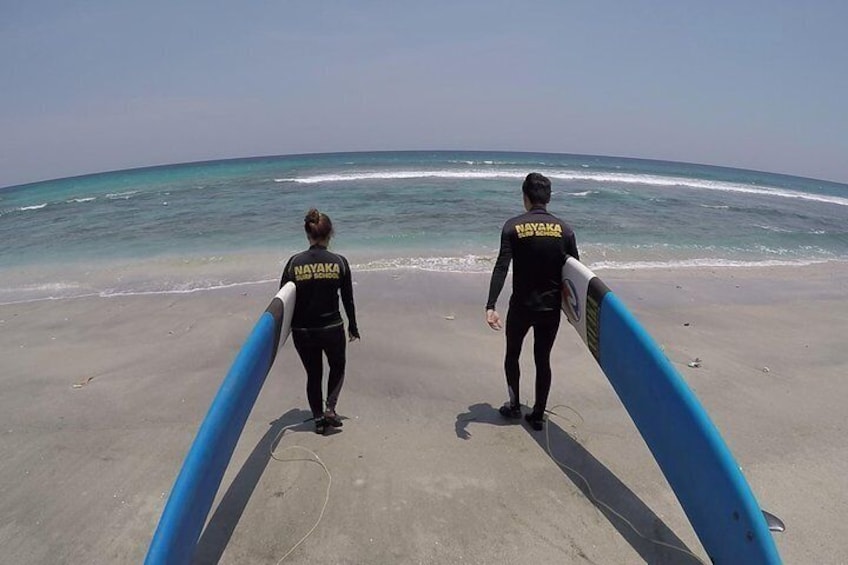 Couple surf