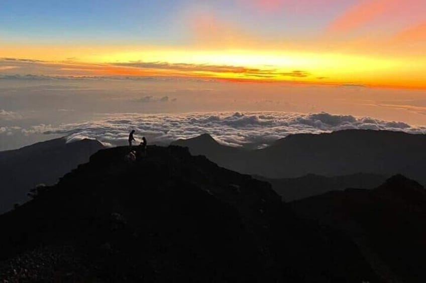 Reza Trekker: 2D-1N Trekking Rinjani Volcano To Crater rim Senaru