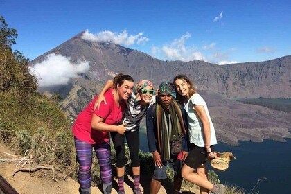 Hiking Rinjani Volcano To Crater rim Senaru 2 Days, Group - Syam Trekker