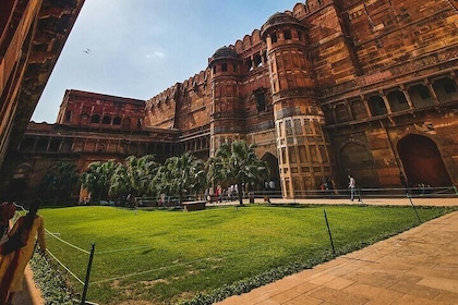 1-Day Trip to The Taj Mahal and Agra with Both side Commercial Flights
