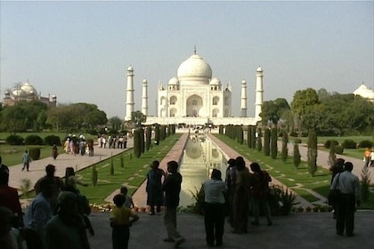 Taj Mahal and Agra Day-Trip from Kolkata with Commercial Return Flights