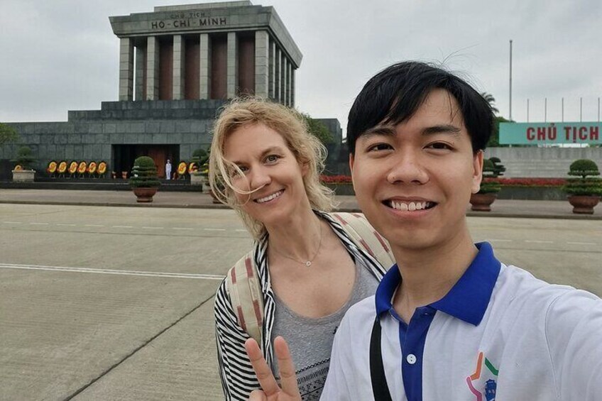 Stop by:
Ho Chi Minh Mausoleum