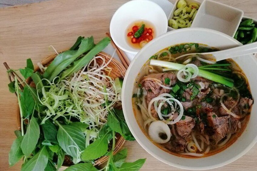 Sightseeing + Saigon Street Food Tour In One 