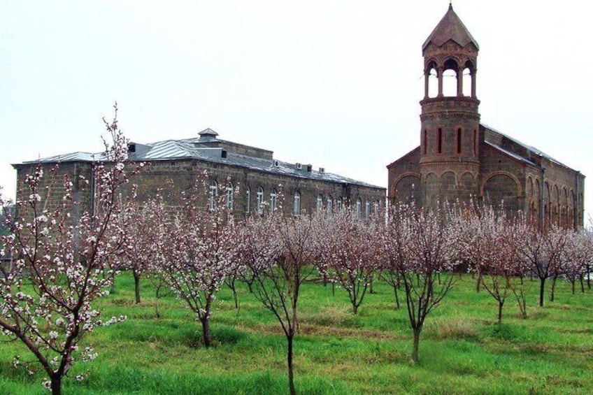 Private tour to Oshakan, Karmravor, Hovhanavank, Saghmosavank monasteries