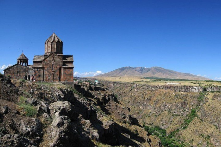 Private tour to Oshakan, Karmravor, Hovhanavank, Saghmosavank monasteries