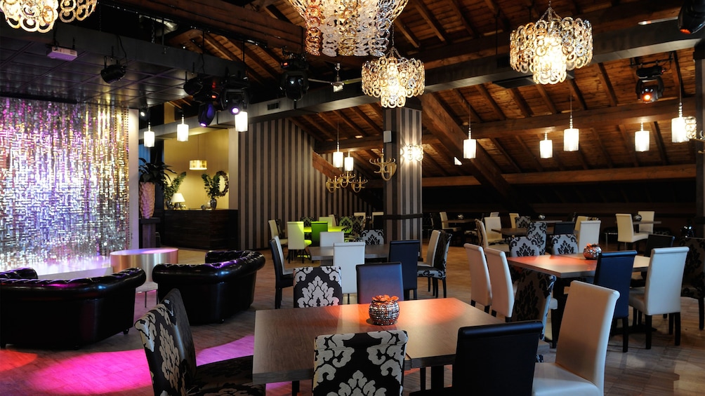 Show item 3 of 8. dining area in milan