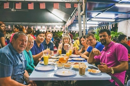 Eat Like a Local: Kuala Lumpur Hawker Centre and Street Food Tour by Night