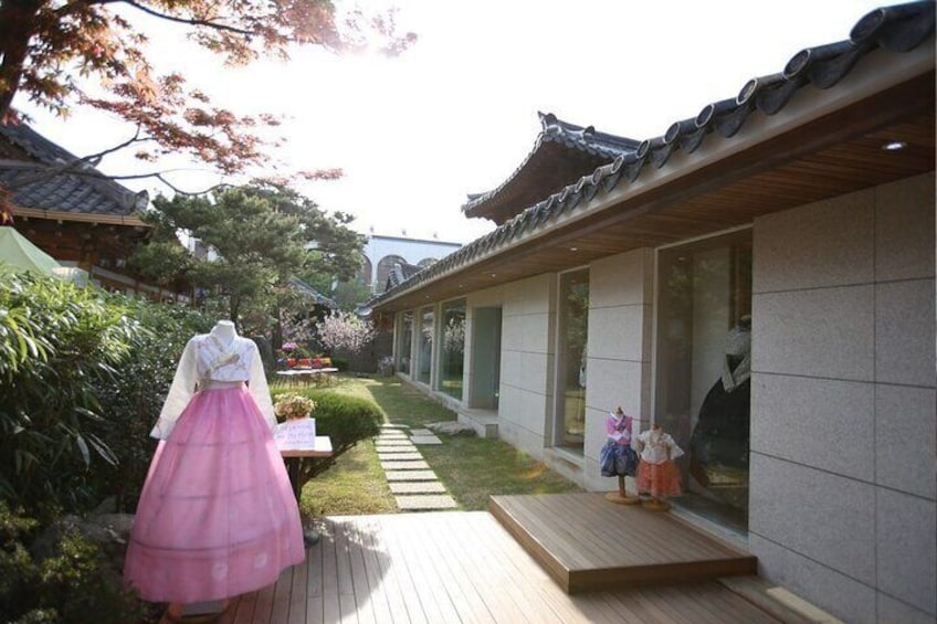 Jeonju Hanok Village Hanbok Rental Experience