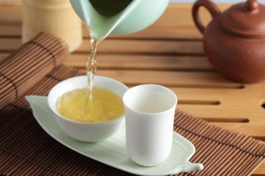 Enjoy Oolong Tea Ceremony