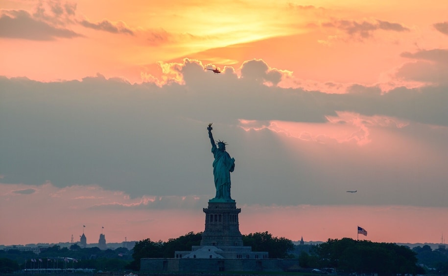 NY:Statue of Liberty and Ellis Island Sunset Cruise Pier 36