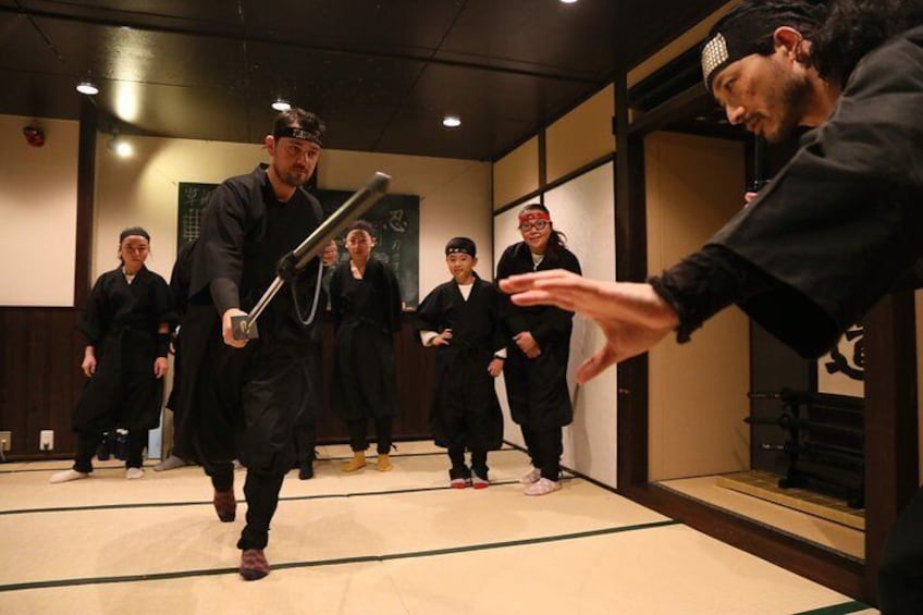 Training for Ninja sword technique.
Serch the enemy.