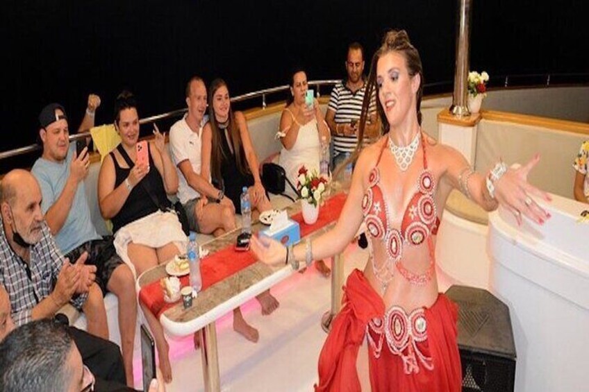 Yacht Cruise with Dinner & Oriental Show