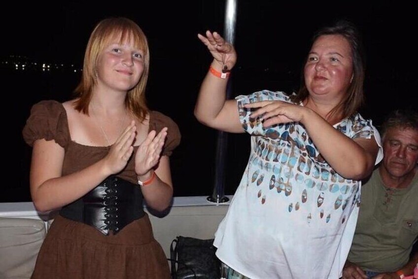 Yacht Cruise with Dinner & Oriental Show