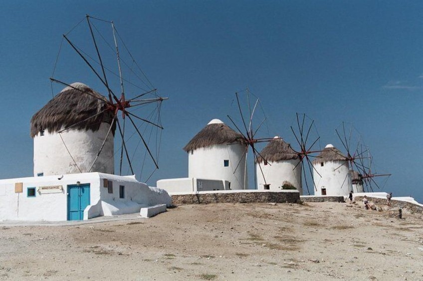 Sightseeing with a Mykonian(8 people group)
