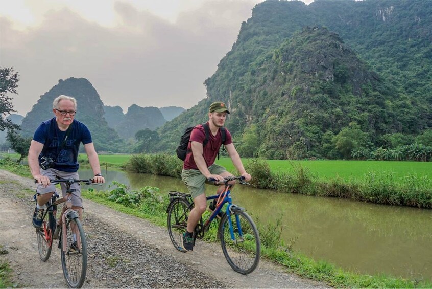 Full-day Bai Dinh Pagoda & Trang An Joining Tour