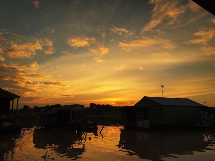 Sunset Cruise & Buffet Dinner on Tonlé Sap 