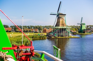 Countryside & Windmills Tour with Cruise & Cheese Tasting