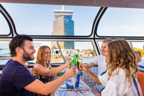 Amsterdam Burger Cruise with unlimited drinks