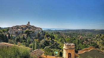 Private Cannes, Grasse & St. Paul de Vence Full-Day Tour