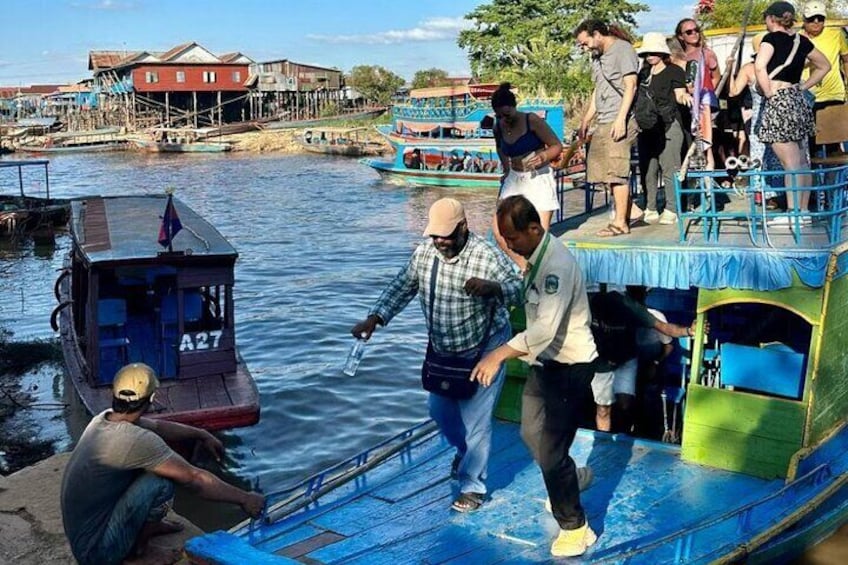 Kompong Pluk floating Village 