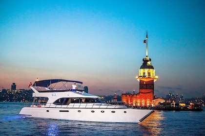 イスタンブール ボスポラス海峡でのプライベート豪華ヨットクルーズ