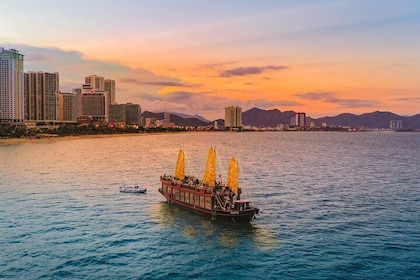 Nha Trang Sunset Cocktails and Dinner Cruise