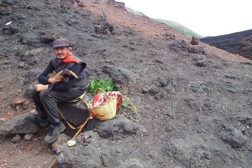 il pastore sul vulcano Etna