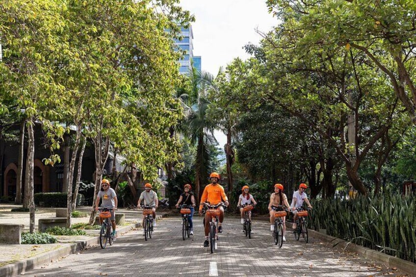 Medellín: Express City tour on E-bike