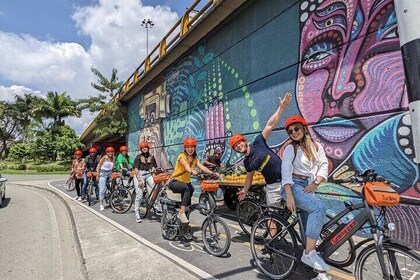 Medellín: Express City tour on E-bike