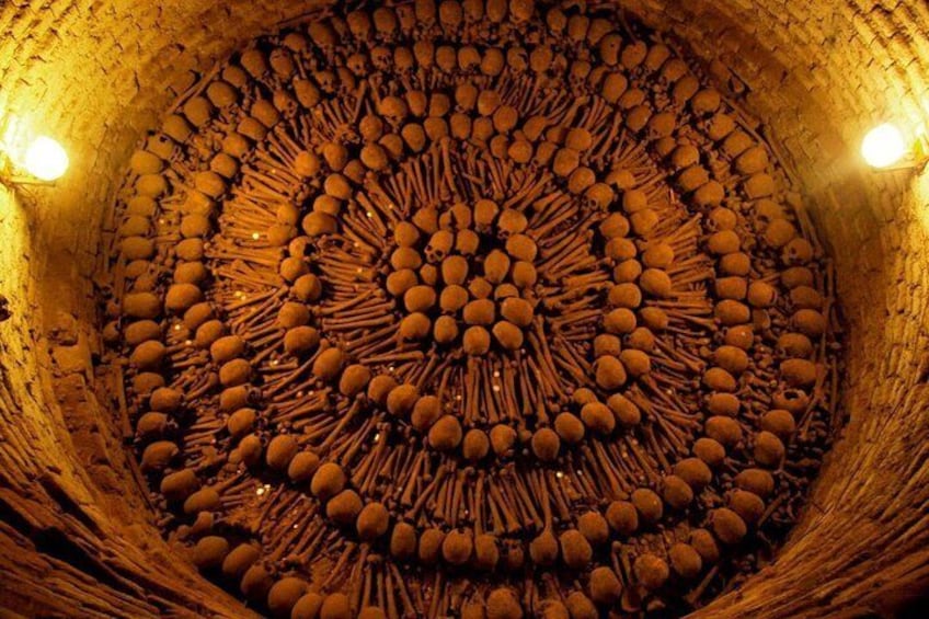 Lima: Water Magic Circuit, Historic Downtown & Catacombs Night Tour