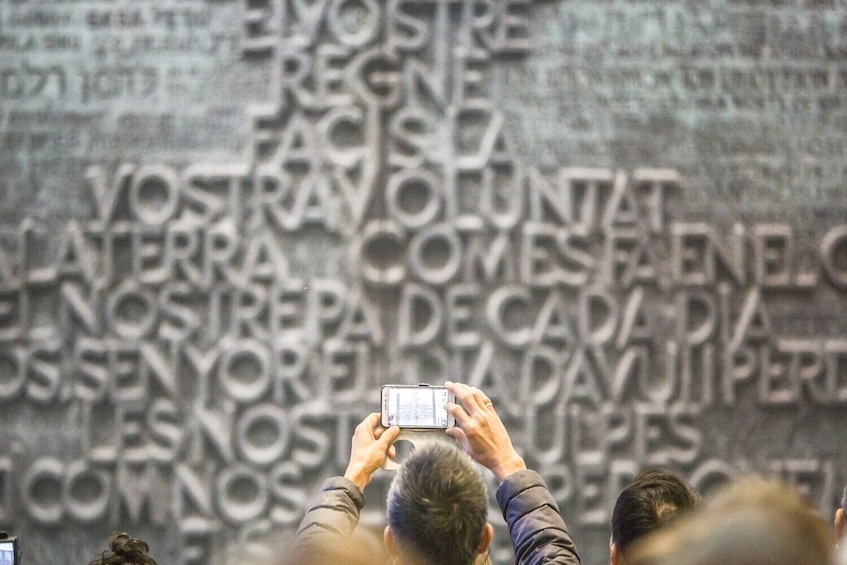 Fast Track: Sagrada Família Guided Tour with Tower Access