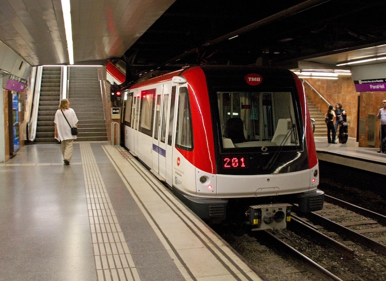 Charger l’élément 5 sur 10. 48-Hour Barcelona Express: Discounts & Transportation