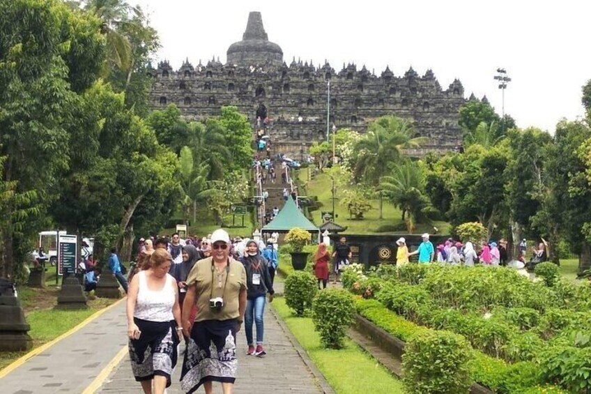 Escape to Yogyakarta 2 days and 1 night Trip ( Hotel 4* Abf + Tour Packages )