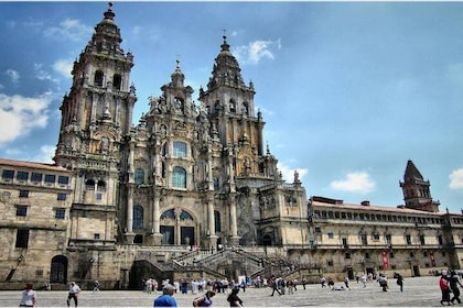 Santiago de Compostela & Valença do Minho - from Porto