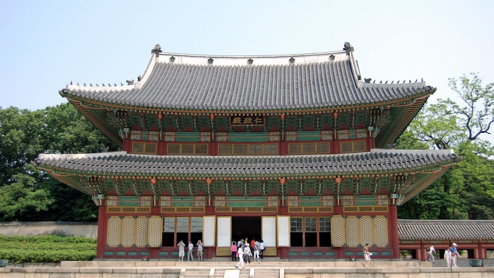 pagoda style building seoul