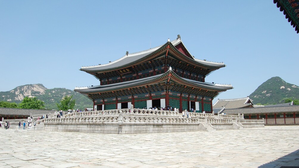Gyeongbok Palace Temple Korean Folk Village Tour