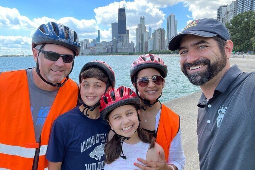 Chicago Family Food & Bike Tour with Top Attractions