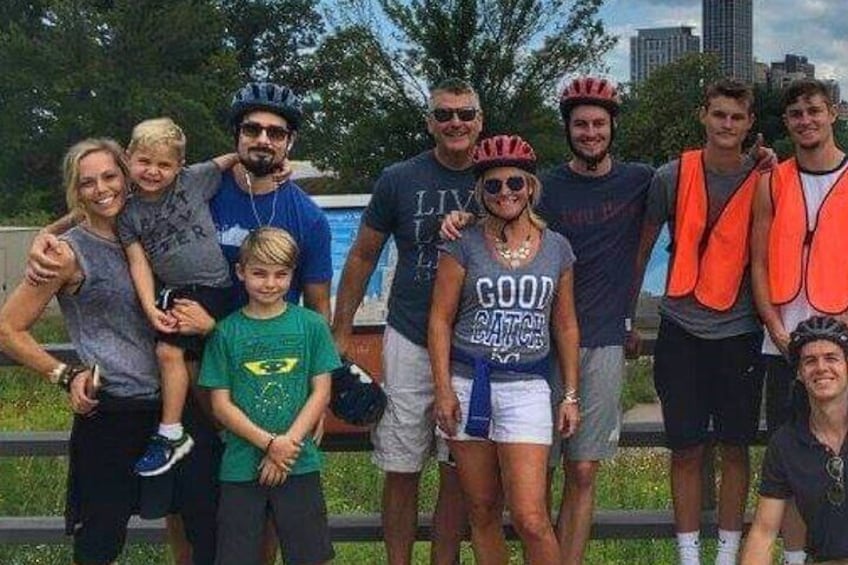 Chicago Family Food & Bike Tour with Top Attractions