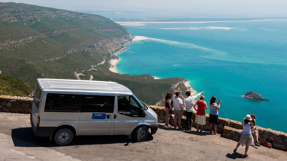 Apri foto 3 di 5. looking out to see from the cliffside in Portugal