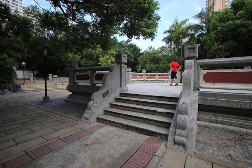 Lee Cheng Uk Han Tomb Museum over there 