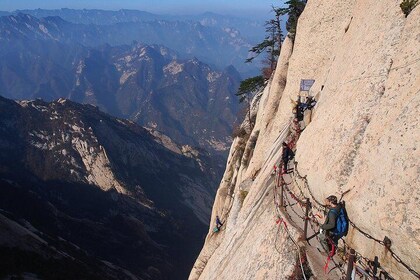 Xian Day Trip to Mt. Huashan with Return Cable Car
