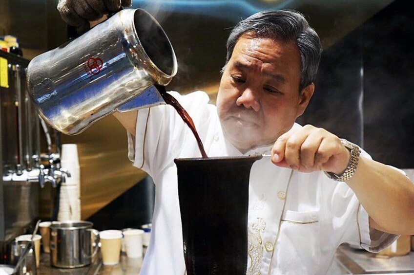 A master for the signature Hong Kong Milk Tea