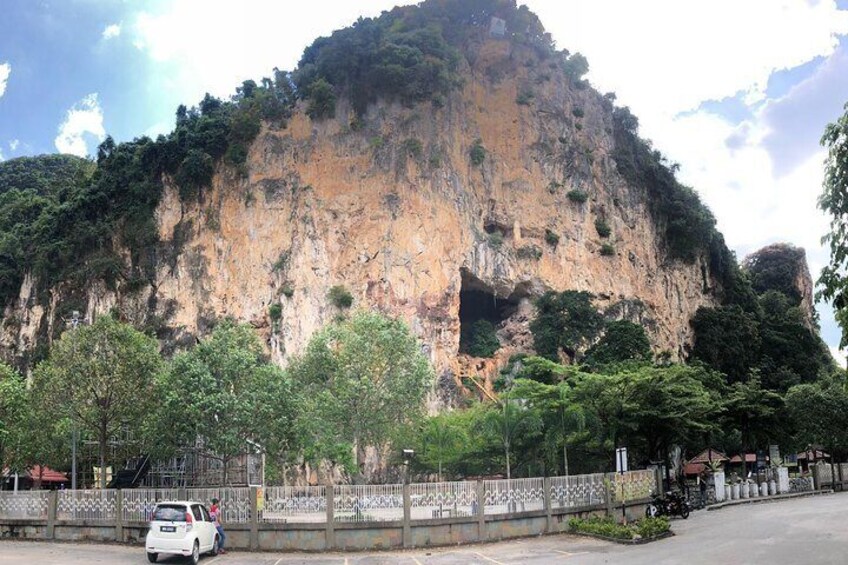 Gua Damai is a beautiful climbing site, and clean toilet.